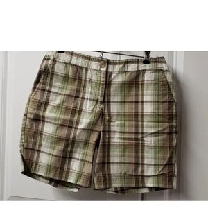 Izod Women's Shorts Size: 4 Stretch